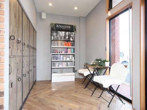 【伊勢崎駅】◆社会保険完備・実働8時間・土日休み可能◆美容業界の待遇を覆すホワイトなサロン、抜群の福利厚生面です！無理なくスタイリストを目指せます！入客チャンスが多いので成長が早く、たくさんの経験が詰めますよ「flammeum 伊勢崎（フラミュームイセサキ）」からアシスタント（美容師）の求人☆★