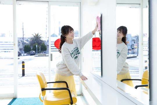 【西所沢】≪社会保険完備≫たくさんのお客様を担当できるので、確実にレベルアップできます！20時までに退勤可能でプライベートも充実可能！ブランクがあっても復帰しやすい環境です！「COLOR R.ism 所沢店（カラーリズムトコロザワテン）」からカラーリスト（美容師）の求人★☆