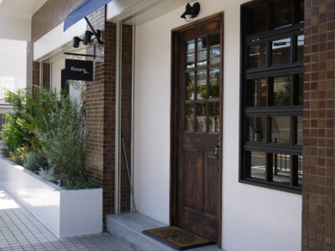 【茨木】◆交通費支給あり◆◇フリー40％／指名45％還元の完全歩合制！カット料金は4000円で単価8000円を実現。マンツーマンでお客様と関われる「Rouru.（ロウル）」からスタイリスト（美容師）の求人☆☆