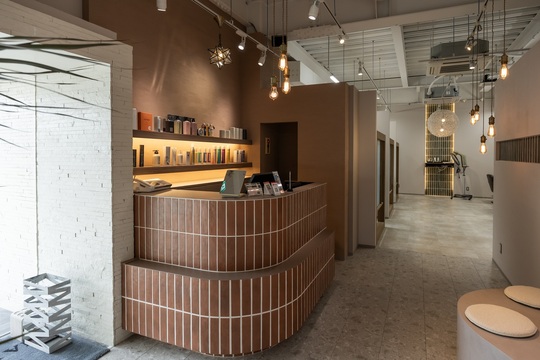 【惣利】≪スタイリストオンリーサロン・完全週休二日制・毎週2連休・社会保険完備・時短勤務OK≫正社員、パート、業務委託の選択OK！地域密着型でお客様と近い距離で関わります！！平均退勤時間も早く自分の時間も充実できるヘアサロン「SOTTO HAIR PRODUCE（ソットヘアープロデュース）」からスタイリスト（美容師）の求人★☆