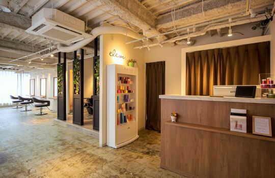 【心斎橋】≪社会保険完備＆完全週休二日制≫トレンド発信サロンで最先端の技術習得可能ですよ！独自教育カリキュラムで素敵な美容師になれます。「elem.（エレム）」からアシスタント（美容師）の求人☆★☆