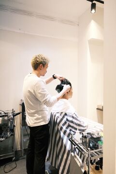 【富雄】≪メンズ専門サロン≫≪マイカー通勤可≫≪従業員駐車場完備≫≪月6日or8日休みを選べる≫≪社会保険完備≫全室完全個室のメンズサロン！平均退社時間20時！！頑張った分はお給与に還元してもらえる◎正社員と業務委託の働き方を選べる！「STAG BARBER〜MEN’S GROOMING SALON〜（スタッグバーバーメンズグルーミングサロン）」からスタイリスト（美容師・理容師）の求人★☆