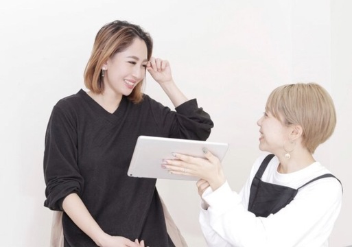【新宿】≪土日休みOK・髪型ネイル自由・最低保証給あり≫など働きやすい待遇が人気◎素早い施術と高い技術力がウリで、頑張った分しっかり還元！プライベートも充実させられます「Min te Lash 新宿東南口店（ミントラッシュシンジュクヒガシミナミグチテン）」からアイリスト（まつ毛エクステ・アイデザイナー）の求人☆☆