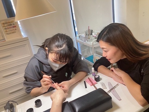 【本町】≪社会保険完備≫≪ママさんの応募歓迎≫≪髪色ネイル自由≫≪週3日～、1日6時間～OK≫ネイリストとして楽しく働きたい方にオススメ！駅チカで通いやすい！「EMA NAIL 本町店（エマネイルホンマチテン）」からネイリスト（ネイル）の求人☆☆