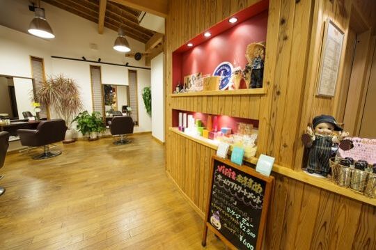 【JR三田】≪入客チャンスあり♪≫≪完全週休2日制♪≫≪19時半までに退勤可能♪≫≪主婦の方も大歓迎!!≫自身のライフスタイルに合わせた勤務が可能なのでプライベートも充実♪地域密着型アットホームサロン“VIPIT（ビピット）”からスタイリスト（美容師）の求人☆★