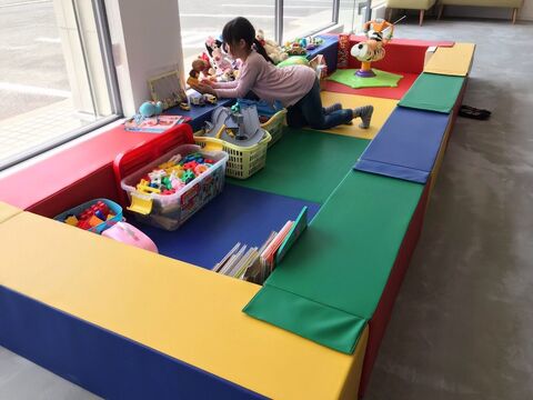 【近鉄五位堂】≪月10日休み≫≪年間休日120日≫≪月曜日開店サロン≫≪土日休みOK≫≪社会保険完備≫朝レッスンで夜は早めに退社！仕事もプライベートも充実させたい方にオススメです！「BOND hair stage 良福寺店（ボンドヘアステージリョウフクジテン）」アシスタント（美容師）の求人☆★☆