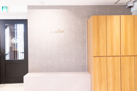 【新宿駅】≪社会保険完備≫≪完全週休2日制≫≪完全マンツーマン接客≫≪残業なし≫平均単価は12000円！ママさんの応募も歓迎！髪や体に優しいオーガニック薬剤にこだわったスタイリストオンリーサロン「nalu 新宿店（ナルシンジュクテン）」からスタイリスト（美容師）の求人★☆