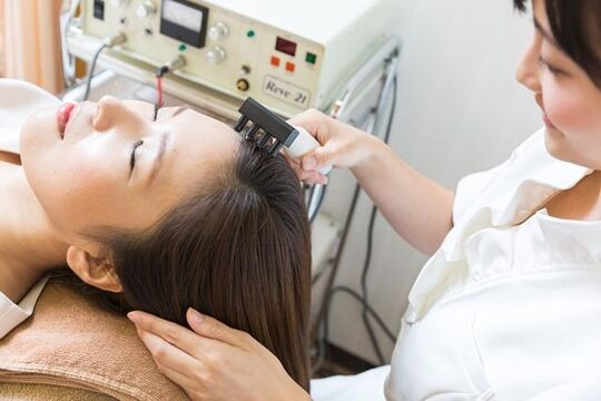 【池袋】 完全週休2日制  リフレッシュ休暇あり  社会保険完備 業界未経験大歓迎！頭髪に悩むお客様にアドバイスと発毛施術を行う毛髪クリニックです！！しっかり研修を行うので未経験でも安心！リーブ21 池袋オペレーションセンター（リーブニジュウイチイケブクロオペレーションセンター）から発毛施術スタッフ・カウンセラーの求人☆☆