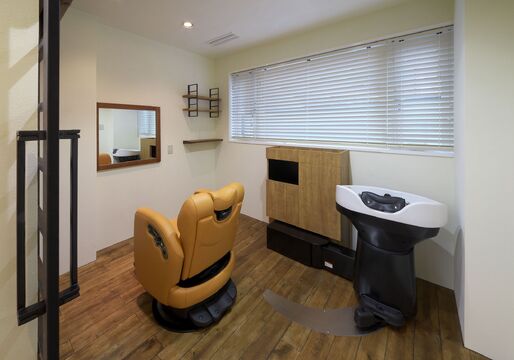 【北大路】≪完全週休2日≫≪社会保険完備≫アフターフォローまでバッチリ、親身で丁寧な接客が人気！地域密着のメンズサロンで、しっかり技術を身につけたい方にオススメ！大学が近いので若い客層も多く、デザインもしっかり学べる「tete（テト）」から理容師（理容室）の求人☆★