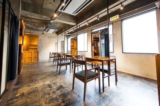 【西梅田】≪月8,9日休み&有給休暇あり≫≪社会保険完備≫≪営業中レッスン・最短1年半デビュー≫デザインカラーが人気のカジュアルヘアサロン！！充実の福利厚生と好条件で安心して長く働ける環境です！「feery color 大阪店（フィーリーカラーオオサカテン）」からアシスタント（美容師）の求人☆★