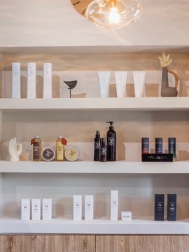 【JR吹田】≪土日休み月1～2回可能≫≪有給休暇取得実績あり≫≪産休育休休暇の取得実績あり≫≪早い日は19時クローズ≫マンツーマン接客でゆったりお客様と関わっていけます。頑張った分はしっかりと給与に還元！Fuente（フェンテ）からスタイリスト（美容師）の求人★☆