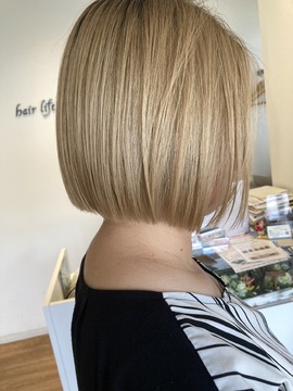 【福重】≪日曜、祝日が定休日・営業時間17:30まで・基本残業なし・子育て中の美容師さんでも正社員で勤務OK≫プライベートも充実させたい方必見！ブランクのある方や働くママさんも大歓迎！20～40代の女性中心に人気なサロン「Design color & eye beauty 2nd Colabo（デザインカラーアンドアイビューティーセカンドコラボ）」からカラーリスト（美容師）の求人☆☆