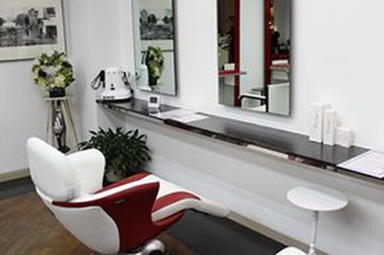 【修学院】≪社会保険完備≫≪地域密着型≫≪プライベートも充実≫広い空間でのびのび仕事ができます！海外に目を向け、最新の技術・感性を身に付けることが可能！「SALON DE COIFFURE SAVON（サロンドコワフュールシャボン）」からアシスタント（美容師）の求人☆★