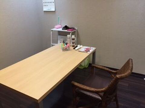 【泉州エリア】≪平日のみでOK≫≪1日3,4時間のお仕事≫人気の訪問美容のお仕事です！！プライベートを大切にしたい方にオススメ！！介護施設・病院などに出向き、利用者さんのカットを行う人気の「訪問美容のお仕事（泉州エリア）（ホウモンビヨウノオシゴトインセンシュウエリア）」からスタイリスト（美容師）の求人☆★