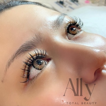 【明石駅】≪週3日、1日5時間～OK≫≪日曜休みOK≫≪16時までの勤務OK≫完全個室のプライベートサロン！自由度の高いシフトで働きやすい環境です！「ido.ally（アイドュードットアリー）」からアイリスト（まつげエクステ・まつげパーマ・アイブロウ）の求人☆☆