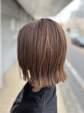 【JR八尾】≪月12日休みまたは月8日休みの選択制≫≪第3日曜休みあり≫≪最短2年でデビュー可能≫≪自転車支給あり≫早番と遅番での勤務ができる！営業時間内レッスン可能！幅広い年齢層のお客様が来店されるので幅広い技術習得が出来る！「hanon（ハノン）」からアシスタント（美容師）の求人☆☆