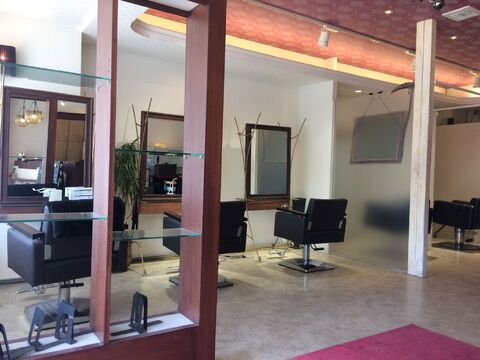 【鴻池新田】≪月8日休み≫≪月給17.5万円〜≫≪最短1年半でデビュー可能≫平均退社時間が18時30分ごろなのでプライベートの時間も作りやすい◎パートさんも歓迎！「hair Libre -bote-（ヘアリブレボーテ）」からアシスタント（美容師）の求人☆★