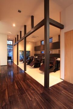 【石山】≪月に1度必ず3連休あり≫≪第3日曜休み≫≪社会保険完備≫≪入客チャンスあり能≫髪質改善や頭皮ケアが得意なサロン！育休、産休制度が整っているので女性が働きやすい環境です！様々な分野を学ぶことができ成長していけるサロン「taba hair touan（タバヘアートウアン）」からスタイリスト（美容師）の」求人☆★☆