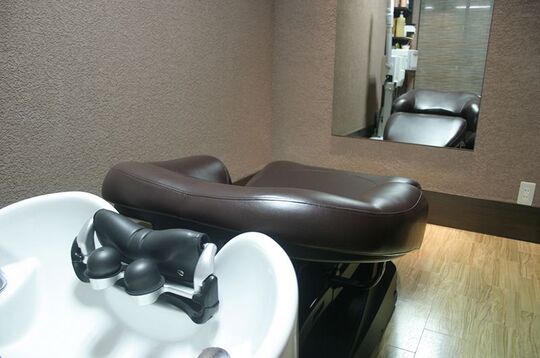 【三宮】≪社会保険完備≫≪月7日休み≫≪社員寮あり≫≪定期健康診断≫≪子供手当あり≫好待遇で長く働いてもらえる環境を用意しています！年4回の社内技術試験で着実に昇給、昇格が可能！個室完備のリラクゼーションサロン「MIOSTYLE(s)神戸三宮店（ミオスタイルコウベサンノミヤテン）」からスタイリスト・アシスタント（理容師）の求人☆★