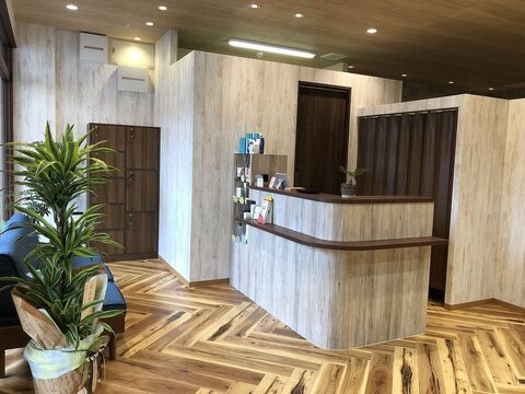 【長岡天神】≪19時台に退勤OK≫≪社会保険完備≫≪安定したお給料≫地域のお客様から愛されるアットホームサロン！ダメージを最小限に抑えた縮毛矯正やデジタルパーマが人気！充実の手当＆お給料で働きやすい環境です！「hair LIEN（ヘアーリアン）」からスタイリスト（美容師）の求人☆★☆