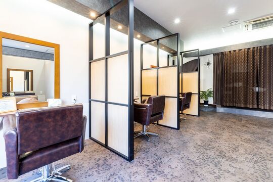 【野間】≪月休7日・実働8時間・社会保険完備≫半個室・完全個室のブースでしっかりお客様と関わります！顧客様を大切にできるのはモチロン、新規のお客様とも多く関わることができるヘアサロン「ARDOR（アルドール）」からスタイリスト（美容師）の求人☆★