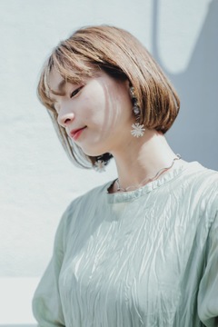 【帷子ノ辻】≪平均19時退社≫≪完全週休2日制＆社会保険完備≫≪ネイルやアイラッシュもあるトータルビューティーサロン≫入客量が多く、しっかり稼いでいくことが可能！希望や興味のあることに対して、しっかりとバックアップしていきます！トレンドやライフスタイルに合ったデザインを提供する「kicca（キッカ）」からスタイリスト（美容師）の求人★☆