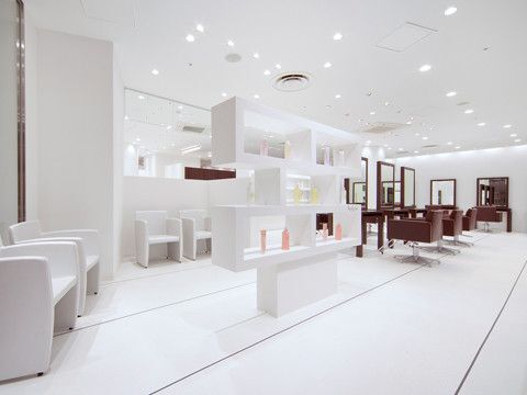 【千葉駅】＜完全週休2日制＞＜社会保険完備＞＜入客チャンス◎＞抜群の待遇のTAYAグループ☆集客にもかなり力を入れているので30万円以上の高収入も可能です！プライベートも充実させて長く働ける会社！TAYA 千葉そごう店（タヤチバソゴウテン）からスタイリスト（美容師）の求人☆★