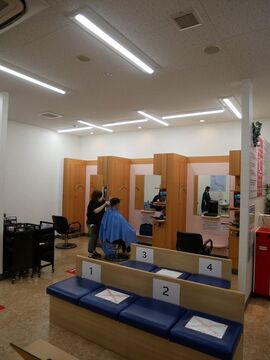 【東門前】◆土日休みあり・月8日休み・20時までに退勤可能・有給休暇あり◆手荒れや腰痛の心配なし！幅広い年齢層のお客様をたくさん担当できます！「3Qカット 島忠ホームズ川崎大師店（サンキューカットシマチュウホームズカワサキダイシテン）」からスタイリスト（美容師・理容師）の求人☆★