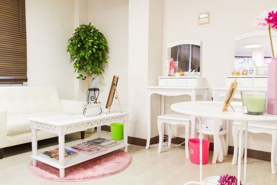 【大倉山】◆豊富なインセンティブ・誕生日休暇あり・充実の研修・社会保険完備◆お仕事とプライベートがしっかり両立できる環境。安心の教育体制で、未経験でもデビュー可能「CHOUCHOU 大倉山店（シュシュオオクラヤマテン）」からネイリスト（ネイル）の求人☆☆