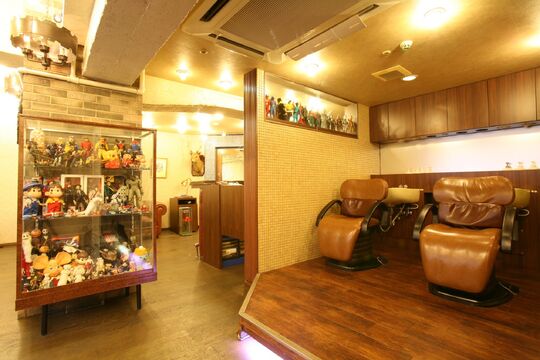 【心斎橋】アメリカ村にあるアンティークのインテリアがお洒落な空間を演出するサロン「pangaea」からアシスタント（美容師）の求人♪最新のトレンドにも対応していて「楽しく働く」がコンセプト☆★