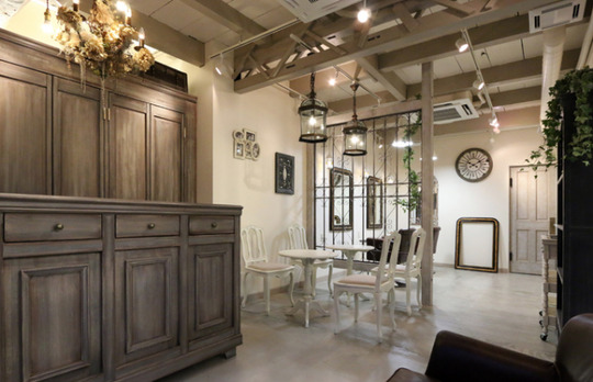 【野田阪神】≪社会保険完備≫≪最短1年でデビュー≫待遇面抜群！働きやすい環境が整っている！撮影に興味ある方にも◎店舗展開しているトータルビューティーサロン「Lolonois 野田阪神（ロロネーノダハンシン）」アシスタント（美容師）の求人☆★