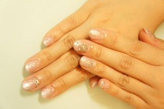 【武庫川】≪社会保険完備≫≪実働8時間≫マツエク、ネイル、メイク・着付け等、多くのスキルを身に付けられます!!自分のペースで学んでいけるのでプライベートも充実可能！地域密着型アットホームサロン「Sakohana Hair&Beauty（サコハナヘアーアンドビューティー）」からアシスタント（美容師）の求人★☆