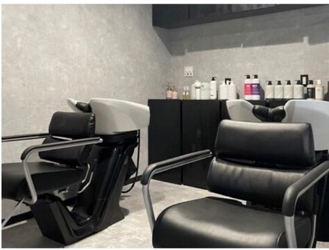 【姫路駅】≪土日休みOK≫≪営業中レッスンOK≫≪デビューまで1年半～2年！≫≪正社員でも休み日数自由に選択できる！≫≪実働8時間≫自分の希望に合わせた働き方が実現可能！デザインカラーがよく出るサロン！「HAIR SMILE COEUR（ヘアースマイルクー）」からアシスタント（美容師）の求人☆★