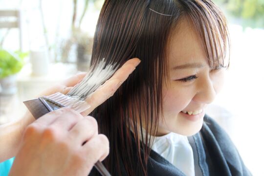 【草津駅】≪月収35万円以上も可能≫≪平均客単価1万円以上≫≪フリー40％／指名46％還元≫≪税込還元≫完全マンツーマンでの施術！客単価が高いので数をこなさなくても稼げる委託サロン！！あなたにあった働き方が選べる！最低保障給制度あり！「THE GUEST CARE（ザゲストケア）」からスタイリスト（美容師）の求人★☆