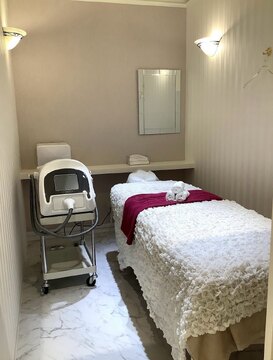 【イオンマリナタウン】≪働き方の選択OK・社会保険完備・自社スクールあり・ノルマなし・交通費支給・制服あり・研修制度が充実≫自社でアイラッシュスクールを運営！未経験・ブランクがある方も安心して入社できます！アイラッシュ・ネイル・エステを取り扱うトータルビューティーサロン「riche Beauty Ao（リーチェビューティアオ）」からアイリスト（まつげエクステ・まつげパーマ・アイブロウ）の求人☆☆