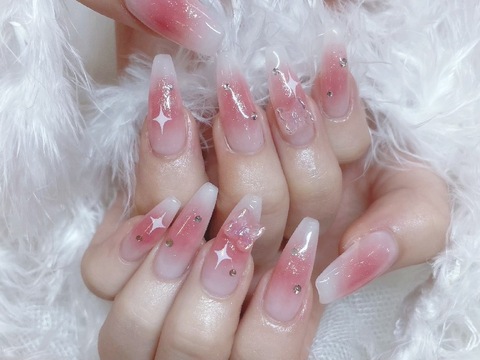 【新宿駅】≪実働8時間も選べる≫≪社会保険完備≫≪有給休暇あり≫豊富なメニューと高い技術力がウリ！和気あいあいとした雰囲気で、楽しく安心して働けるサロン「FlawlessNail 新宿南口店（フローレスネイルシンジュクミナミグチテン）」からネイリスト（ネイル）の求人☆☆