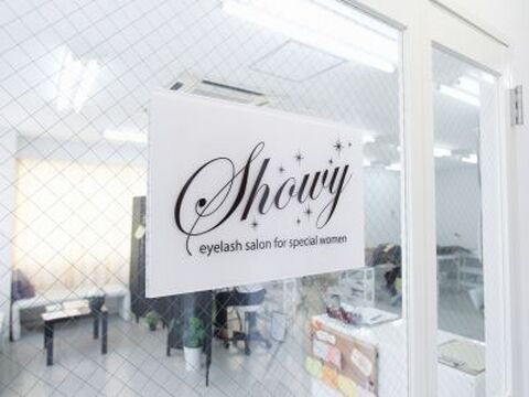 【河原町】《未経験OK 休み希望が取りやすい 社保有 》お客様に対しても、スタッフに対してもアットホームなShowy（ショウイー）★★少人数制で働きやすいですよ♪アイデザイナー（アイラッシュ・まつげエクステ）の求人☆