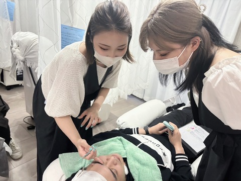 【六本木】≪完全週休2日制≫≪土日休みOK≫≪未経験・新卒生OK≫≪昇給あり≫≪美容代支給≫≪ネイル・髪色自由≫働きやすさ抜群のメンズアイブロウ専門店！勤務時間が短く、残業も一切ありません！早期デビューを目指したい方へもおすすめの「ルアン六本木店 本館（ルアンロッポンギテンホンカン）」からアイブロウリストの求人☆☆