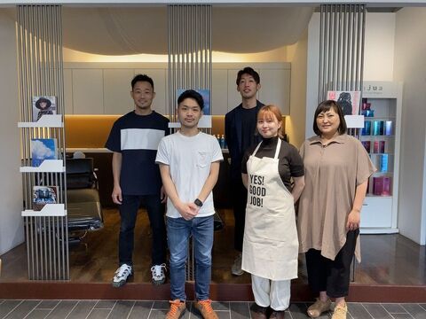 【立川駅】◆完全週休二日制・土日のお休みも相談可能・20時までに退勤可能◆スタッフ同士仲が良く働きやすい環境です！地域の方から支持率抜群なサロンMPLUS（エムプラス）からスタイリスト（美容師）の求人★☆