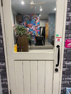 【武庫之荘】≪時給1200円以上≫≪社会保険完備≫≪自由出勤制で好きなシフトで働ける≫働きやすいアットホームサロン！入客チャンスも多く、お給料の週払いもOK！お子さんがいるママさん美容師さんへの理解もあるお店です「THE Jolly You（ザジョリーユー）」からスタイリスト（美容師）の求人★☆