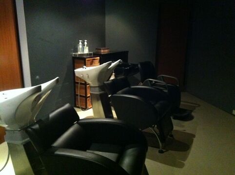 【下曽根】≪休日数の選択OK・社会保険完備・交通費orガソリン代は全額支給≫毎日の仕事を楽しんでもらいたい！そのために充実した福利厚生を整えています！地域のお客様に長く愛されるトータルビューティーサロン「hair&eyelash Bis! 下曽根店（ヘアアンドアイラッシュビスシモソネテン）」からスタイリスト（美容師）の求人★☆