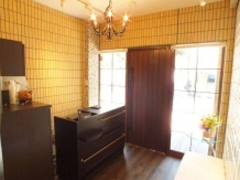 【阪神御影】≪月7日休み♪≫≪デビュー最短２年!!≫自分のペースでレッスンしながらしっかりと技術が身に付きます!!遅くまで残る事無くプライベートも充実可!!地域密着型サロン“Ric Hair（リック ヘアー）”からアシスタント（美容師）の求人☆★☆