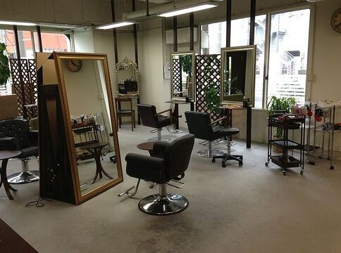 【博多】店内はまるでカフェのような雰囲気！お一人おひとりのお客様を大切にし、寛ぎと癒しの時間を提供している隠れ家サロン「Dep-bloc’s（ディップブロックス）」からスタイリスト（美容師）の求人☆★