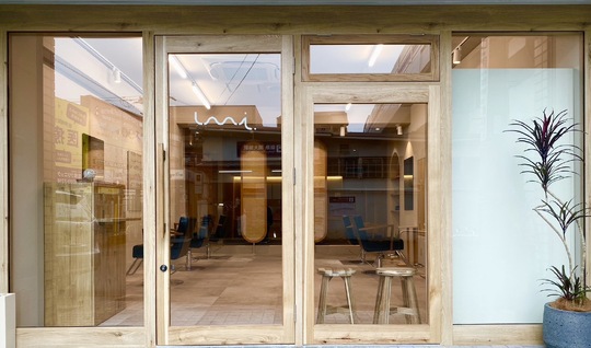 【関大前】≪社会保険完備≫≪月8日休み≫≪実働8時間≫カラー・トリートメントはケアに特化したラインナップ！平均1万円の高単価サロン「umi（ウミ）」からスタイリスト（美容師）の求人★☆