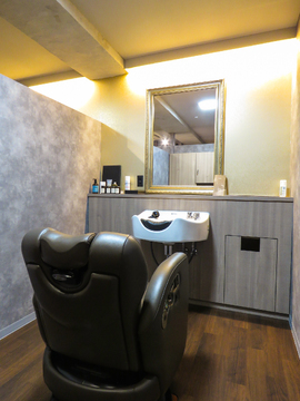 【浜町アーケード駅】≪月給28万円スタート・総支給45万円の支給実績あり・完全週休二日制・社会保険完備・営業時間20時まで≫高待遇のため生涯美容師として活躍できる環境！社内独立支援制度もありキャリアアップできるメンズサロンがスタッフ大募集！「MEN'S SALON BOLT（メンズサロンボルト）」からスタイリスト（美容師・理容師）の求人☆★