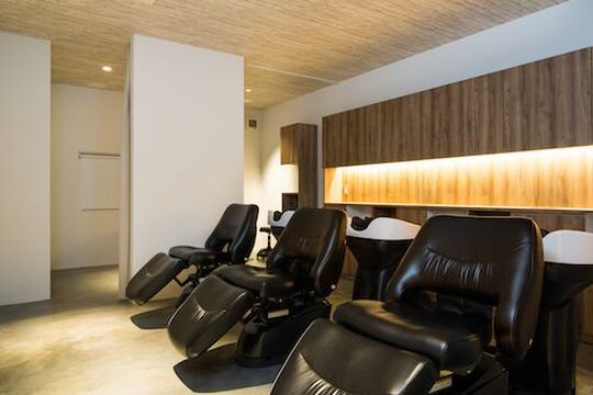 【永犬丸】≪月給23万円〜・社会保険完備・第3日曜日休≫キャリアも家庭も、自分らしい働き方をJannaで叶えましょう！高い歩合の還元率＋働きやすい条件があるので長くお仕事できる環境が揃っています♪オシャレでかわいいヘアサロン「Janna（ジャンナ）」からスタイリスト（美容師）の求人☆★