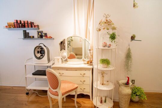 【千里中央】≪平均17時退勤≫≪週2日からの勤務OK≫強引な勧誘などは一切なし！ノルマを気にせずエステティシャンを続けられる環境です！プライベートサロン「La feel（ラフィール）」からエステティシャンの求人☆★☆