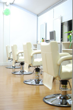 【中庄】≪日曜休みあり・社会保険完備・選べるお休み日数・育休産休実績あり・ブランクOK・予約を切って休憩取得可能≫業界トップクラスの福利厚生！自分の時間も大切にしながらメリハリをつけて活躍できるサロン「rursus 中庄店（ルルススナカショウテン）」からスタイリスト（美容師）の求人☆★