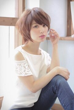 【服部天神】週休2日制！月8日以上休み／歩合還元35%カット入客チャンスが多いのも魅力的！教育指導に力を入れ、人気の出続ける美容師になれる教育カリキュラムが充実！「Famille Hair（ファミーユヘアー）」からスタイリスト(美容師)の求人★☆