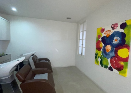 【守恒駅】≪社会保険完備・残業ノルマ一切無し・10連休取得可能≫営業中のレッスンを中心に技術を学び平均2年でスタイリストデビュー可能！！今までの美容師歴が給料に反映され高収入！残業なし！ワークライフバランスを大切にしているヘアサロン「  bosch HAIR Plu' 徳力店（ボッシュヘアープリュトクリキテン）」からアシスタント（美容師）の求人★☆